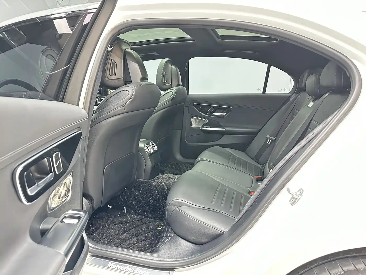 Mercedes-Benz C-Class 2024 Facelift III C 260 L Night Sport Edition фото 13