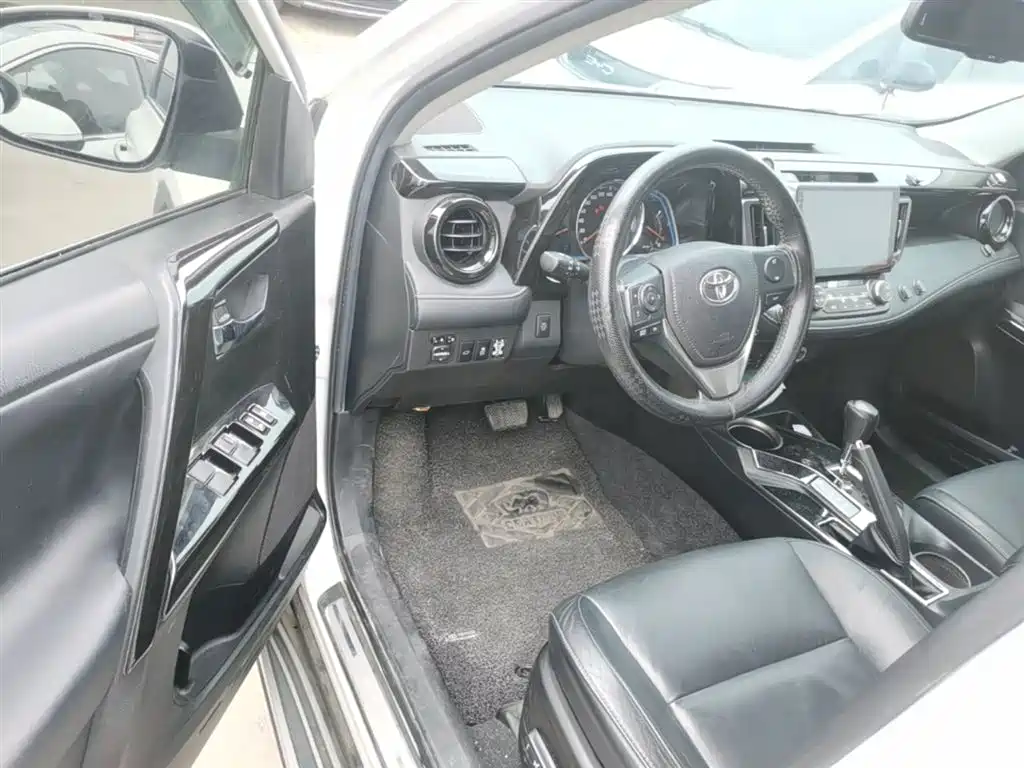 Toyota RAV4 Rongfang 2015 2.5L Automatic 4WD Luxury Edition фото 16