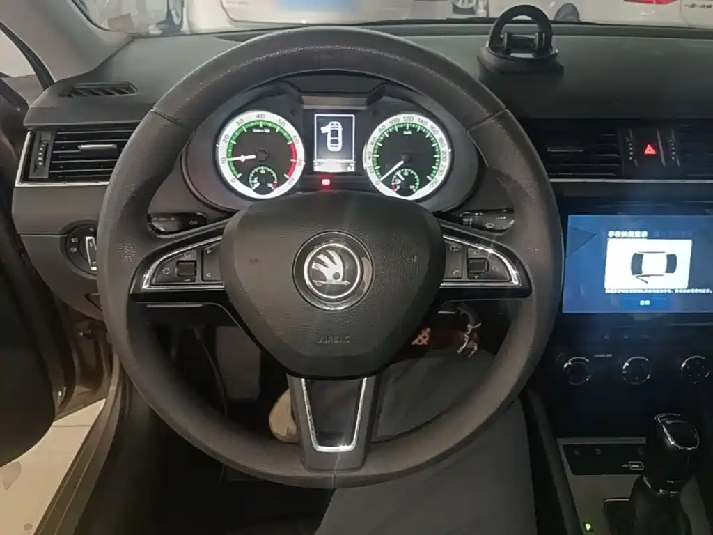 Фото 11 - Škoda Octavia