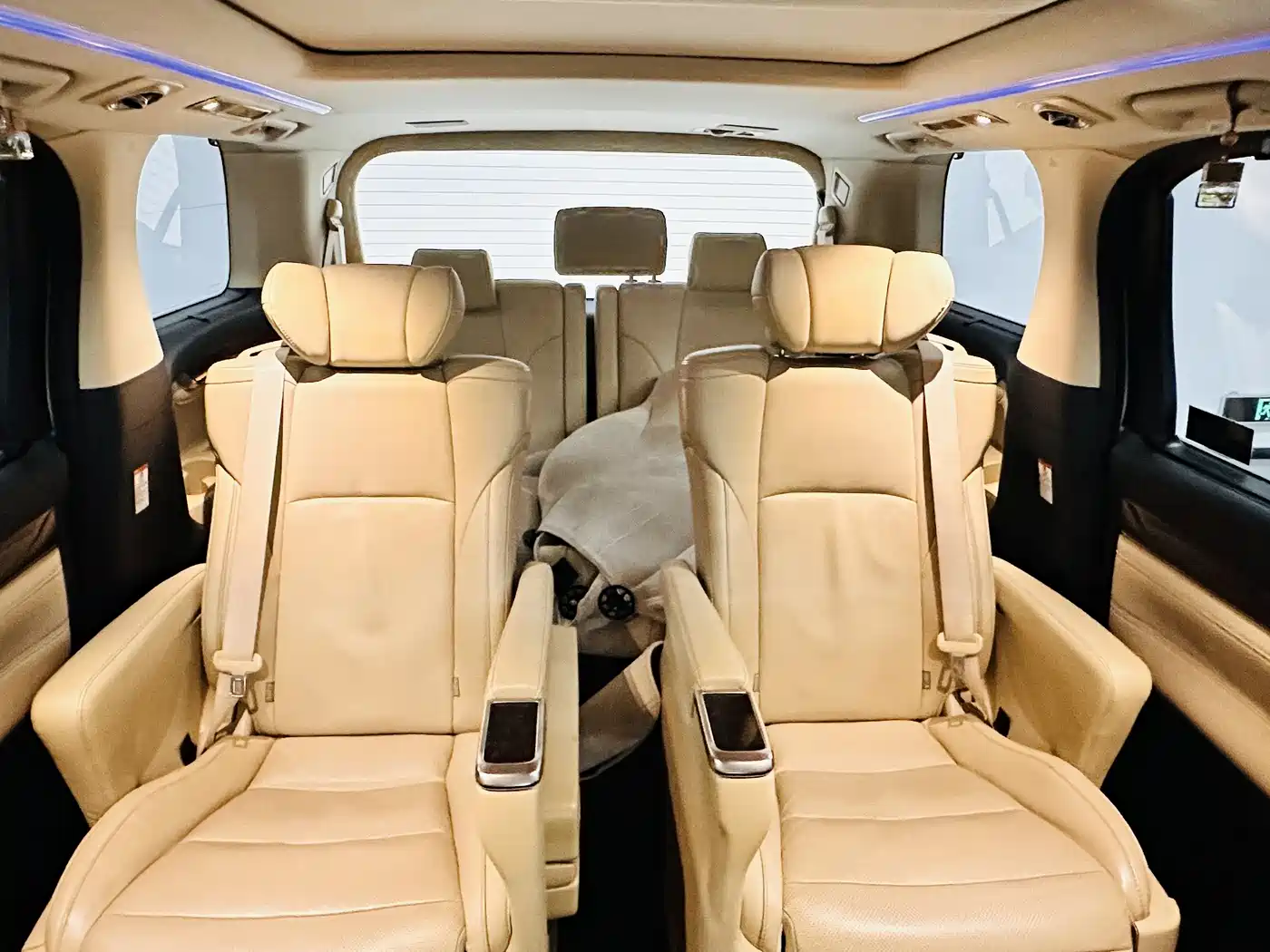 Toyota Alphard 2018 3.5L Luxury фото 12