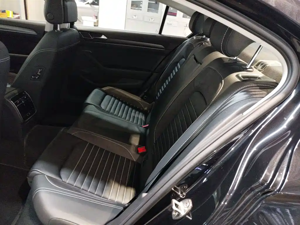 Volkswagen Magotan 2020 330TSI DSG Leading фото 16