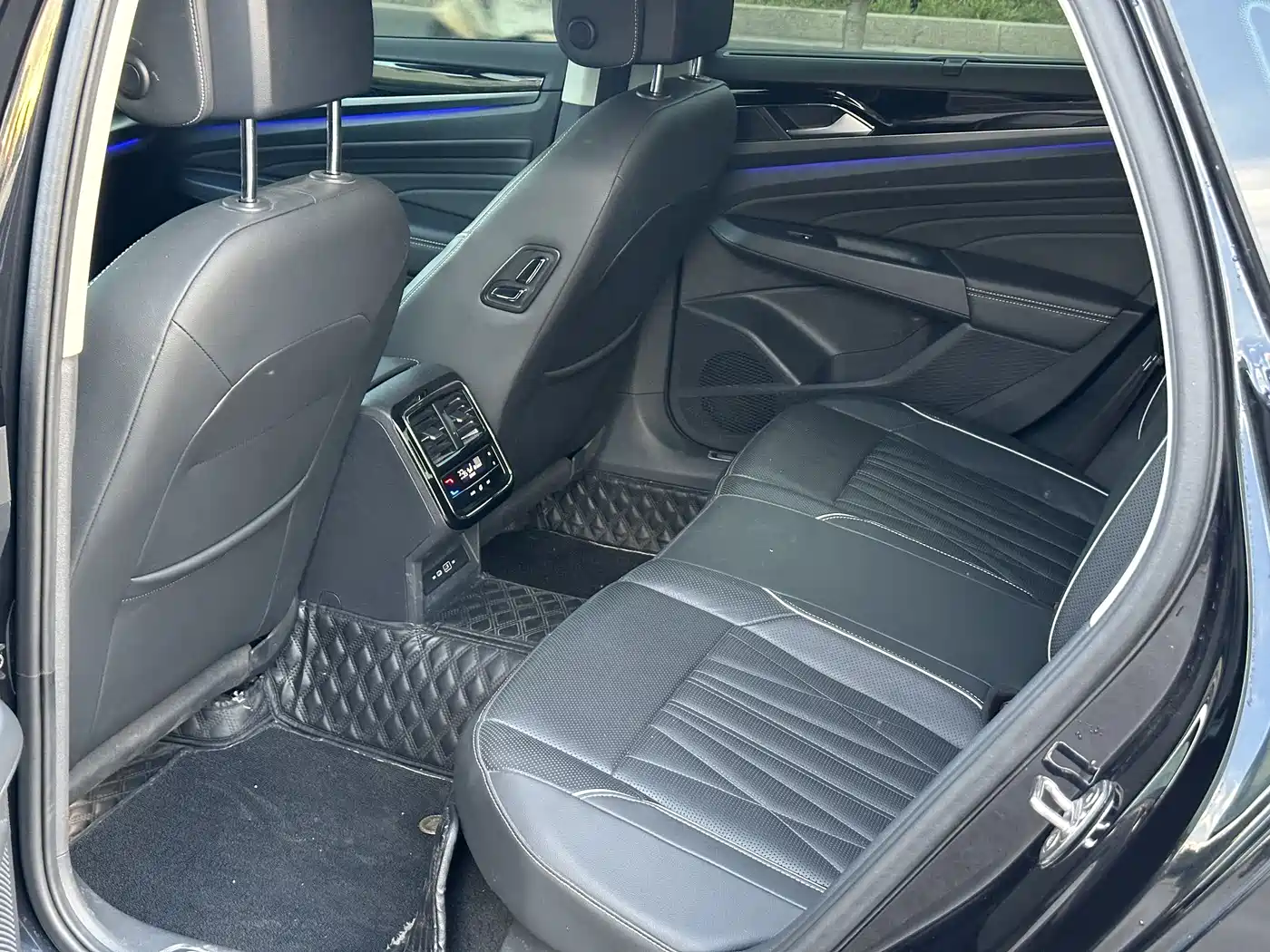 Volkswagen Passat 2023 330TSI Luxury Edition фото 17