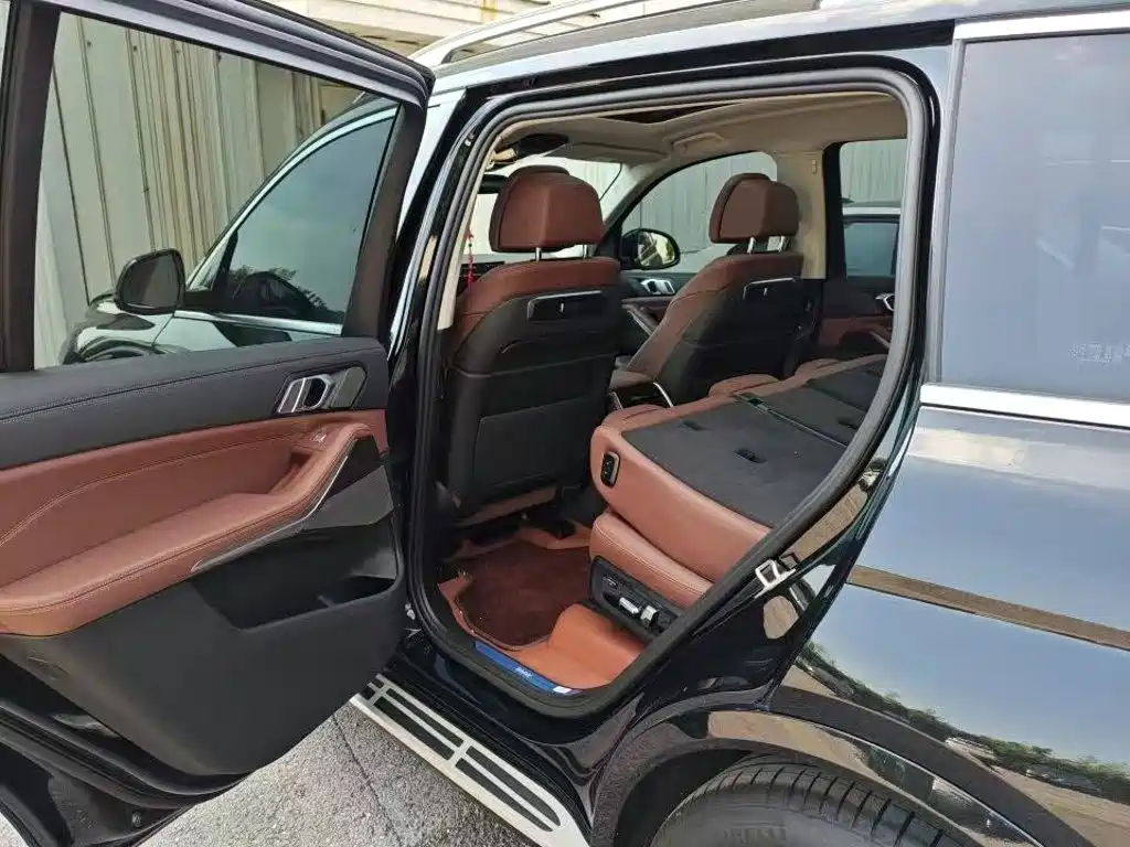 2025 BMW X7