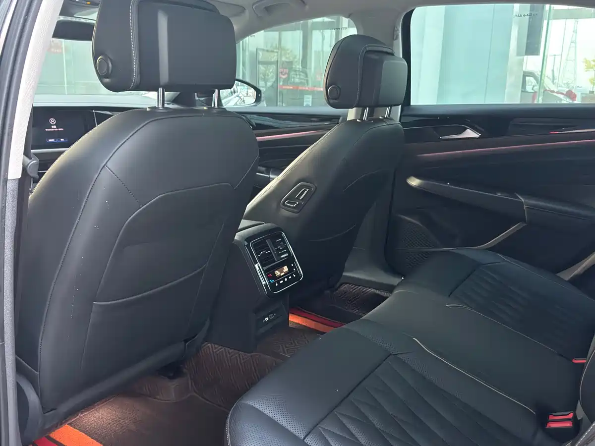 Volkswagen Passat 2021 Model 330TSI Premium Edition фото 11