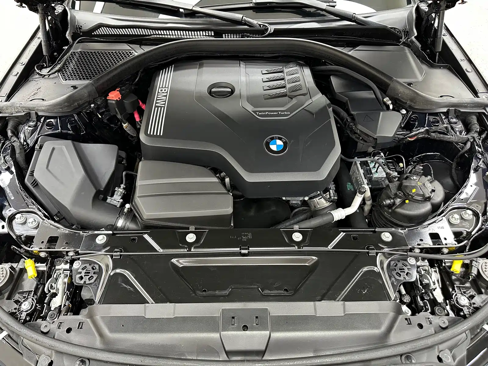 Photo 30 - BMW 3 Series