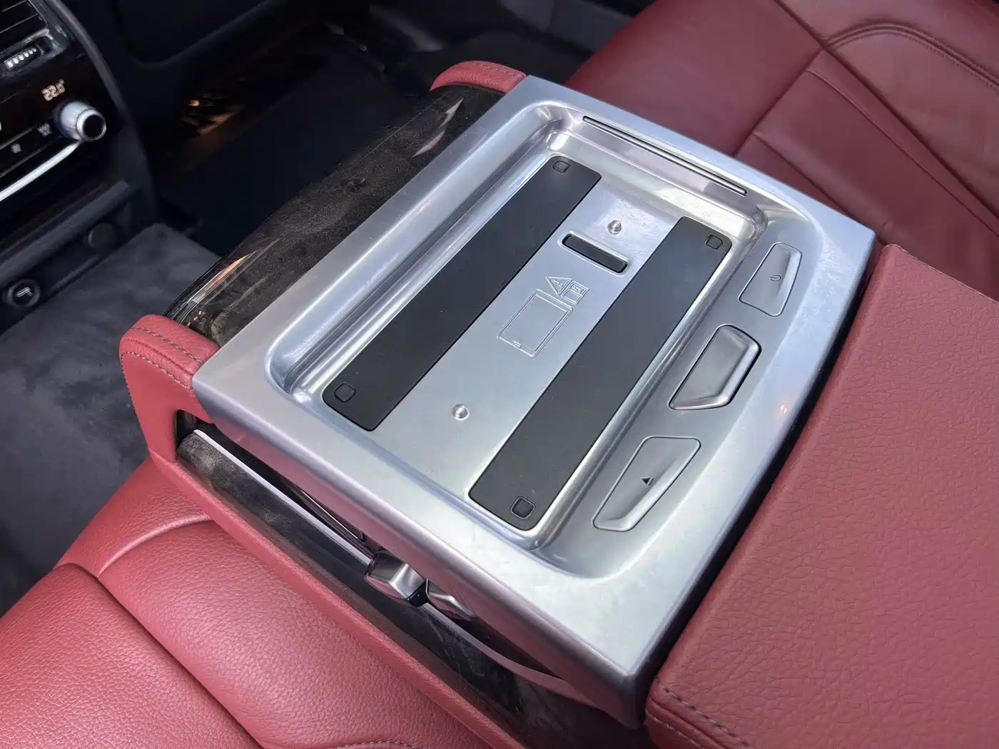 BMW 5 Series 2019 530Li Premium M Sport Package фото 6