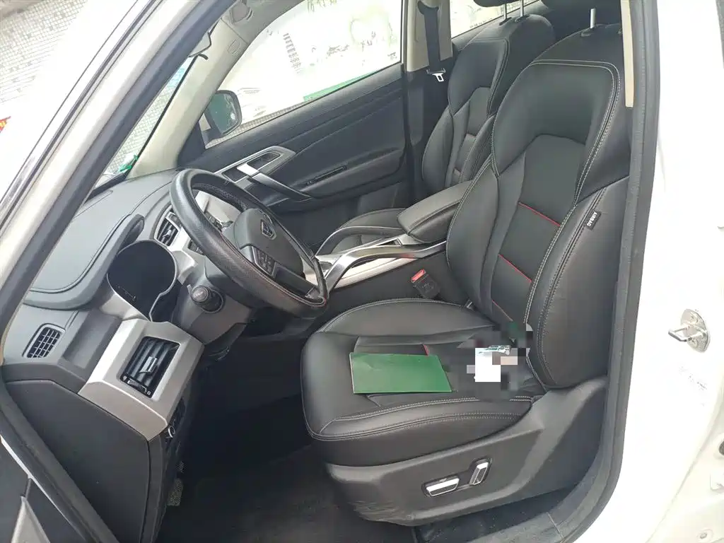 Фото 8 - Geely Boyue