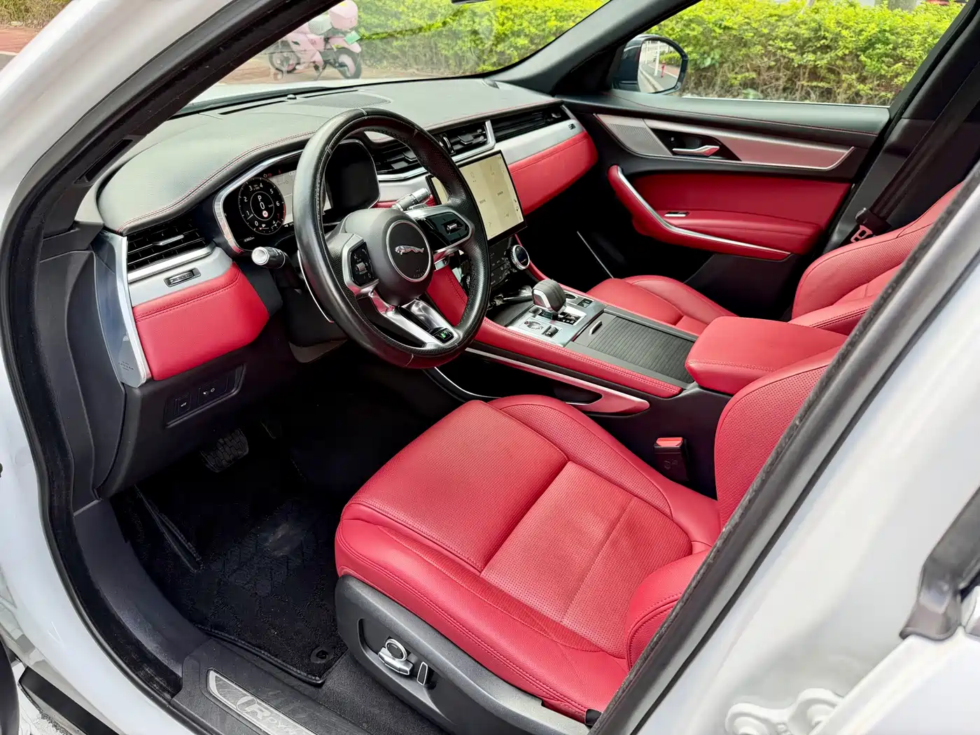 Jaguar F-PACE 2021 250PS R-Dynamic S фото 14