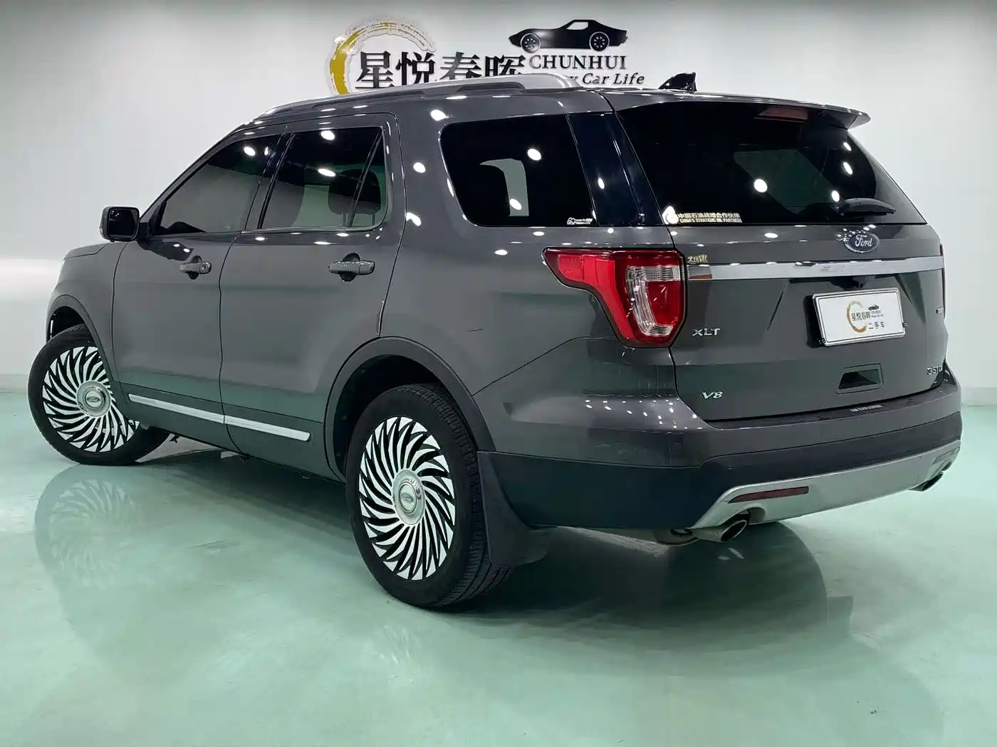 Фото 7 - Ford Explorer (Import)
