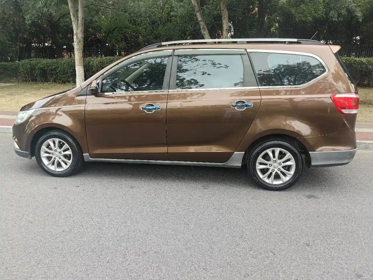 Baojun 730 2015 2014 1.5L Manual Standard 7-seater