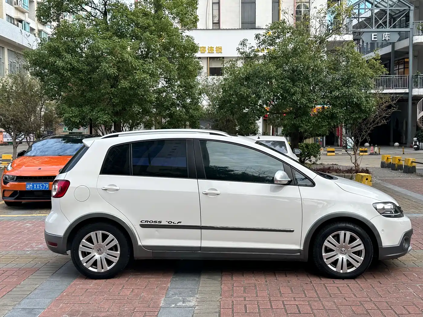 Volkswagen Golf (Import) 2011 1.4TSI Cross Golf фото 6