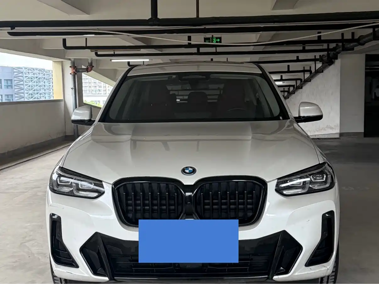 BMW iX3 2024 Leading Edition фото 2