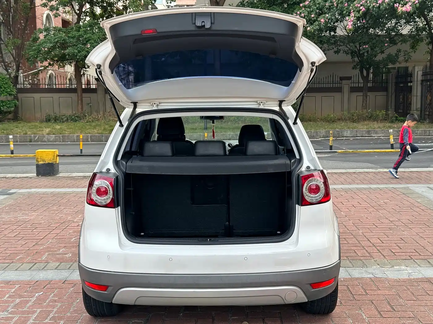 Volkswagen Golf (Import) 2011 1.4TSI Cross Golf фото 13