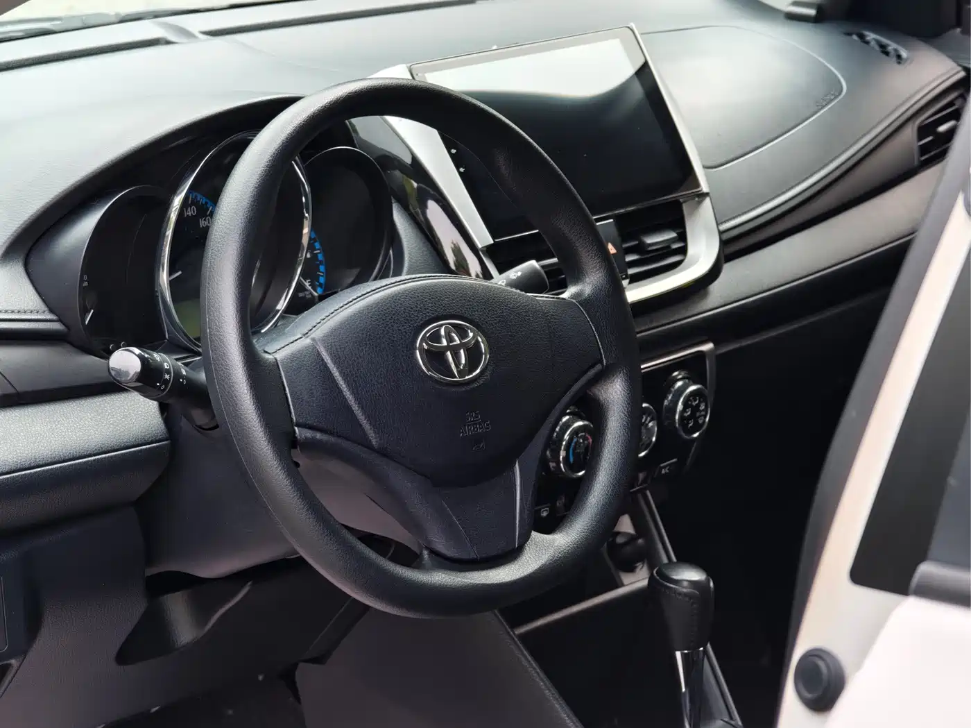 Toyota YARiS L Zhi Xiang 2018 1.5E CVT Champion Limited Edition фото 17