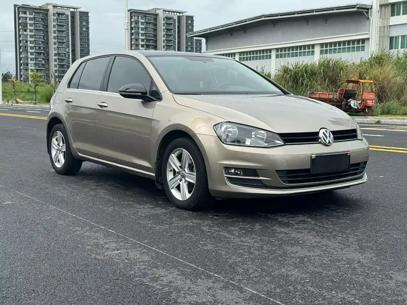 Volkswagen Golf 2017 1.6L Auto Comfort Millionth Edition фото 3