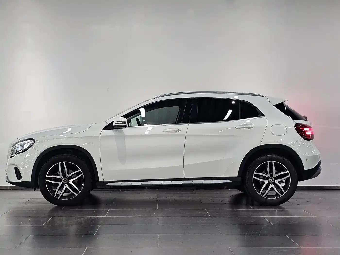 Mercedes-Benz GLA 2017 GLA 200 Fashion фото 2