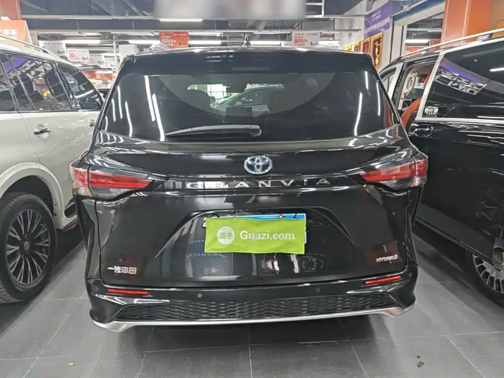 Фото 6 - Toyota Granvia
