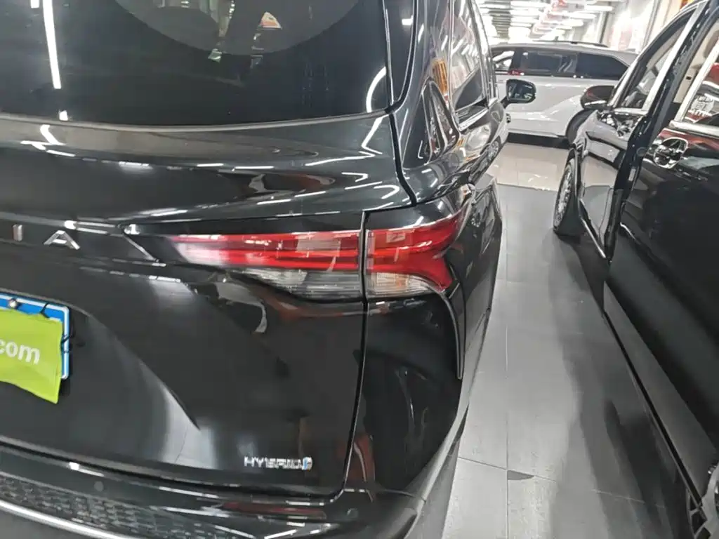 Фото 8 - Toyota Granvia