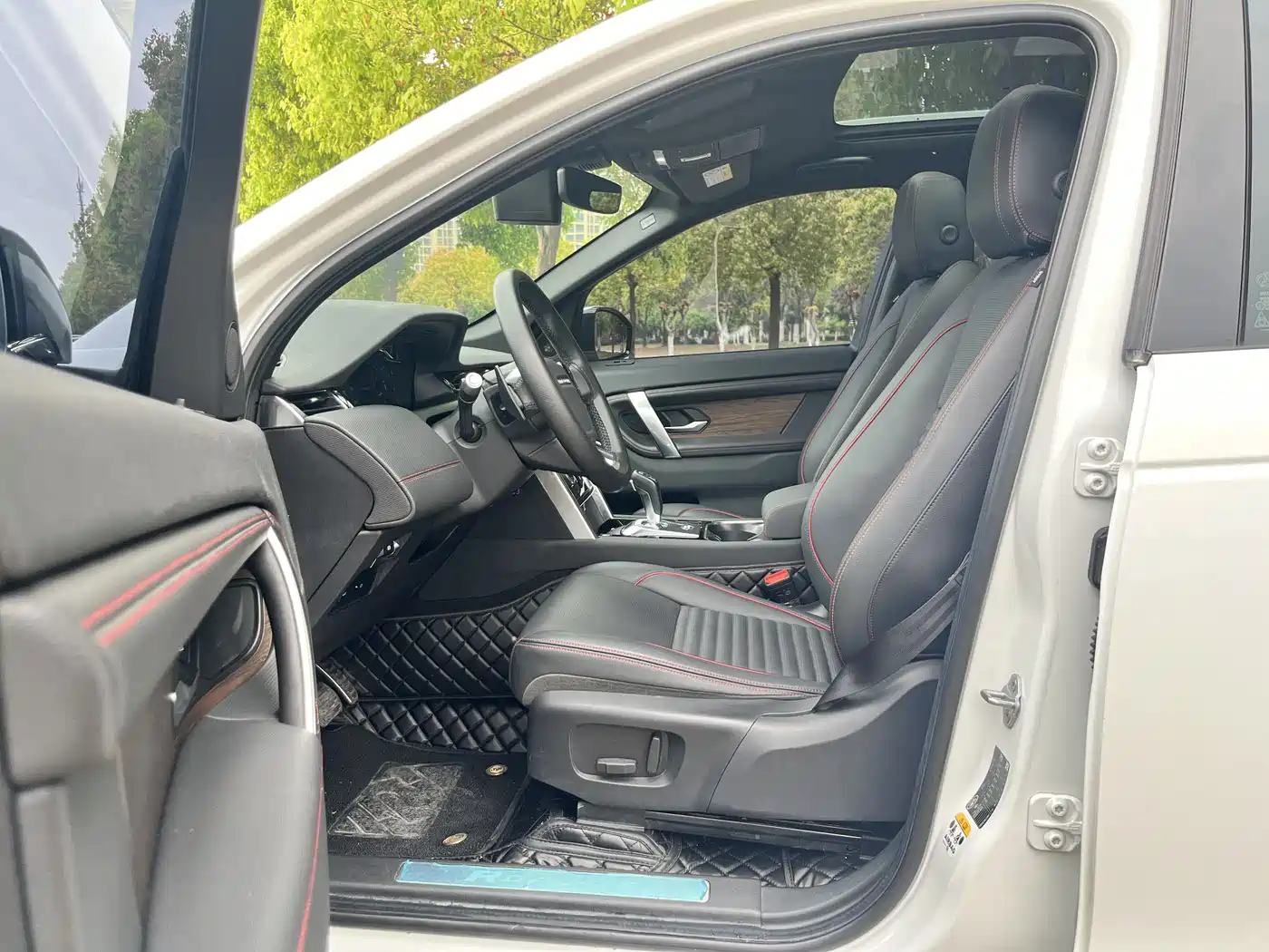 LAND ROVER DISCOVER SPORTS