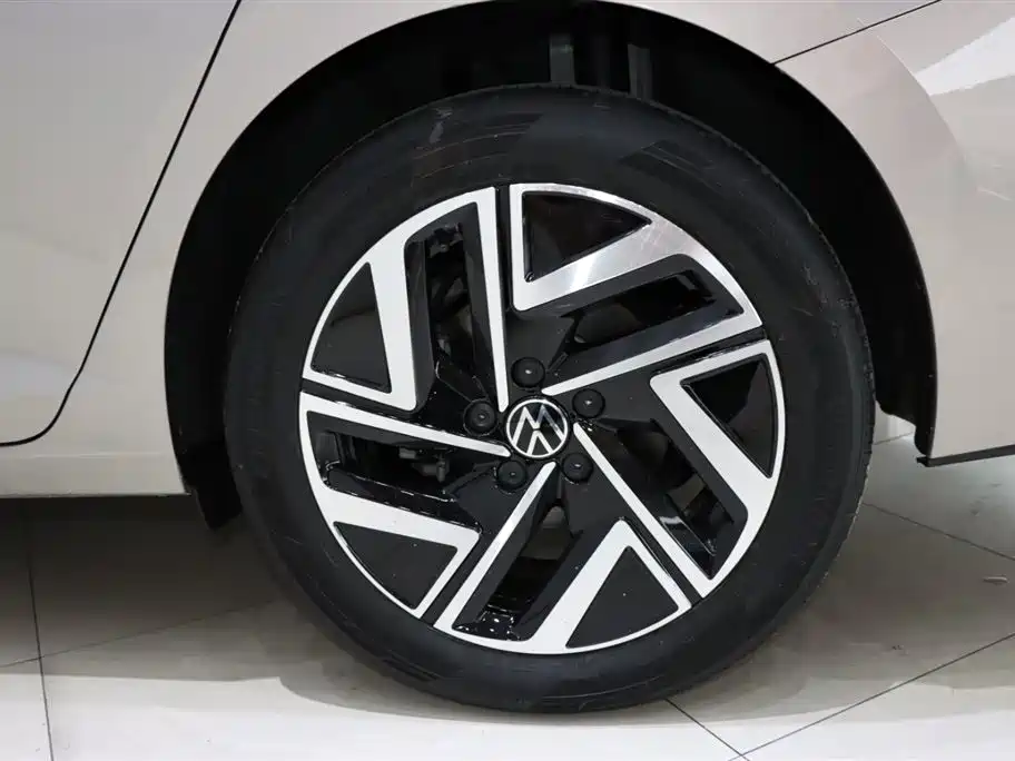 Volkswagen Sagitar 2023 300TSI DSG Surpassing Edition фото 16