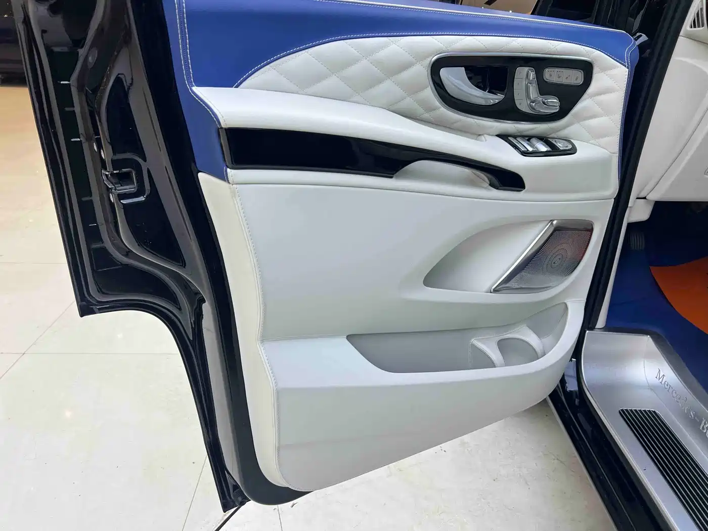 Mercedes-Benz Vito 2023 2.0T Elite 7-Seater фото 10