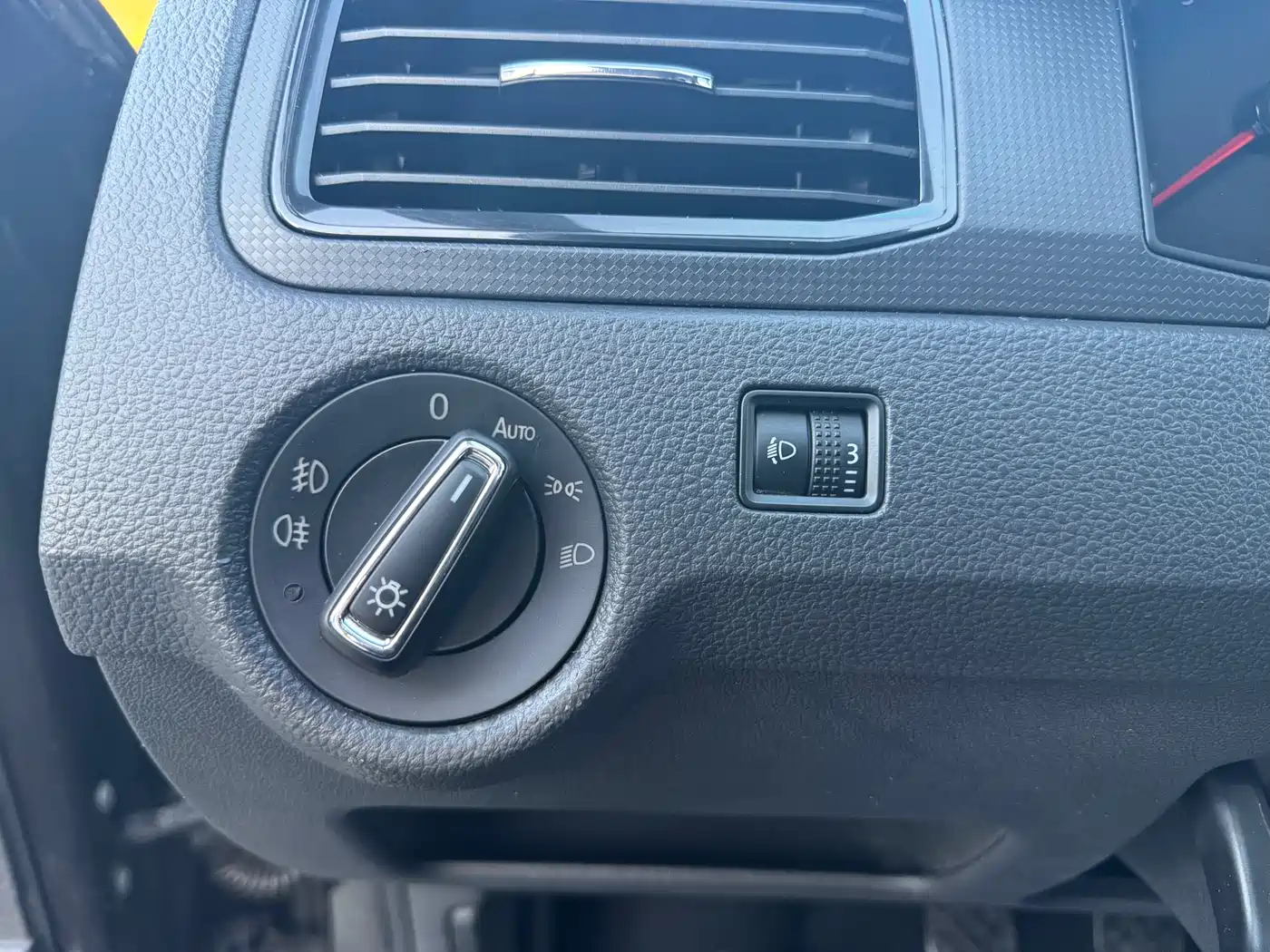 Volkswagen Santana 2016 1.4L Manual Trend Edition фото 14