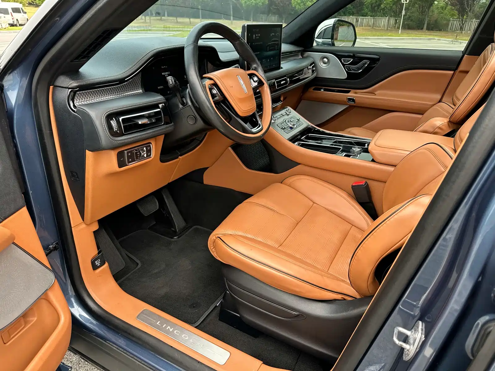 Фото 16 - Lincoln Aviator