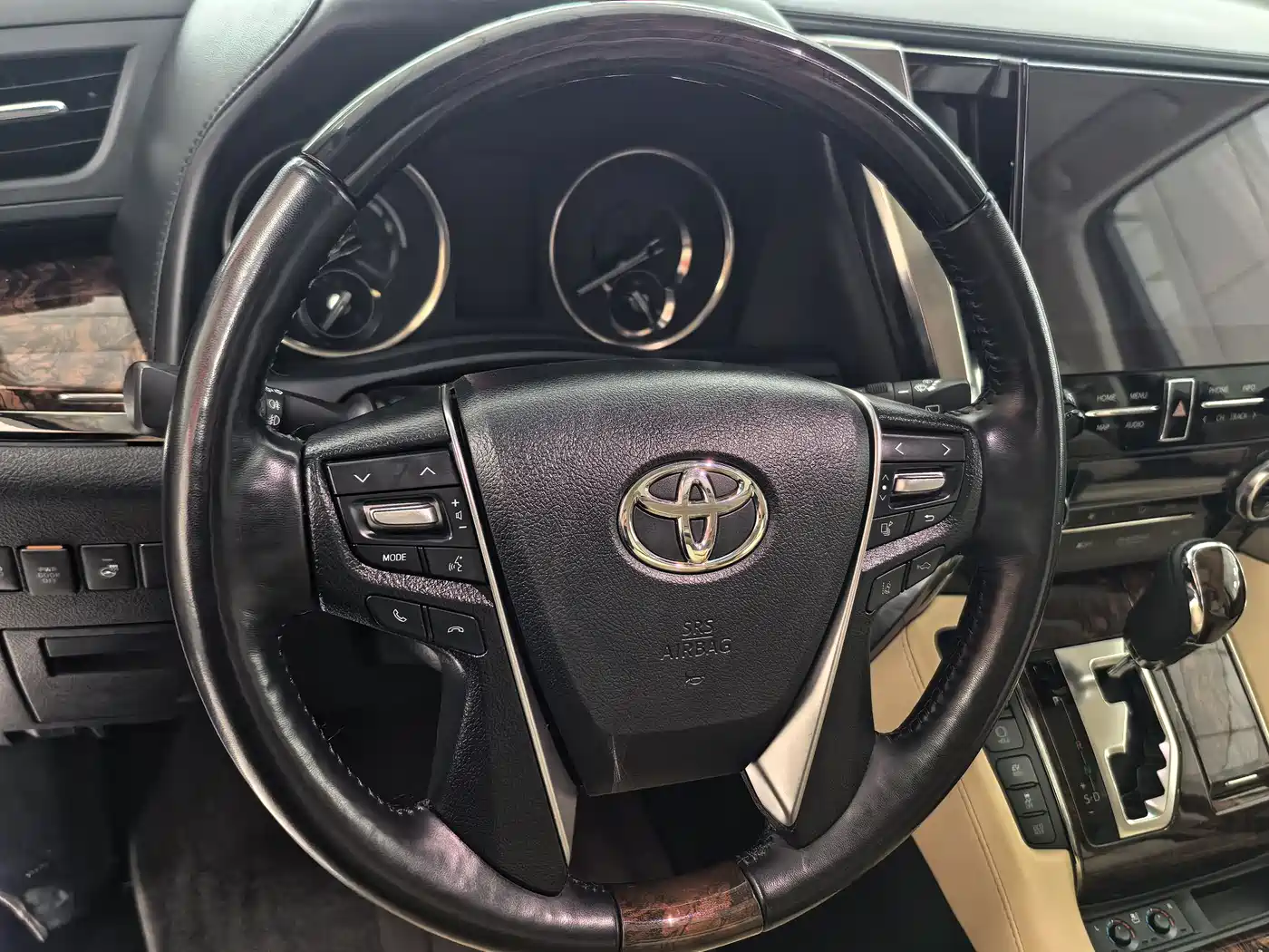 Toyota Alphard 2021 Hybrid 2.5L Luxury фото 8
