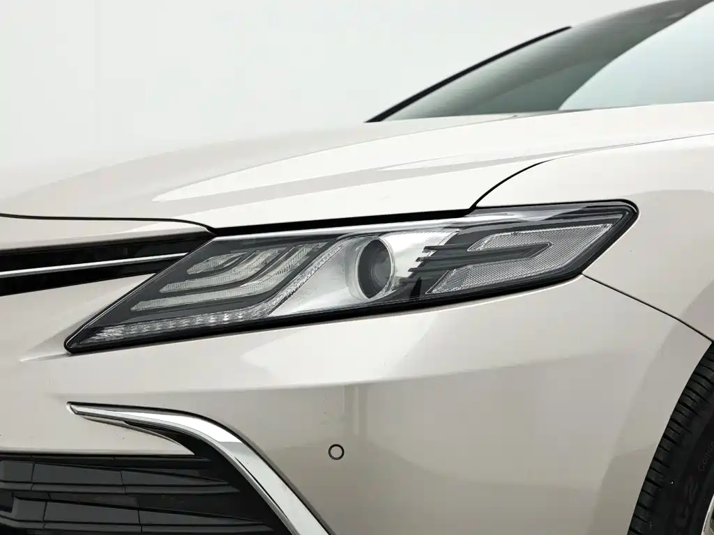 Фото 10 - Toyota Camry