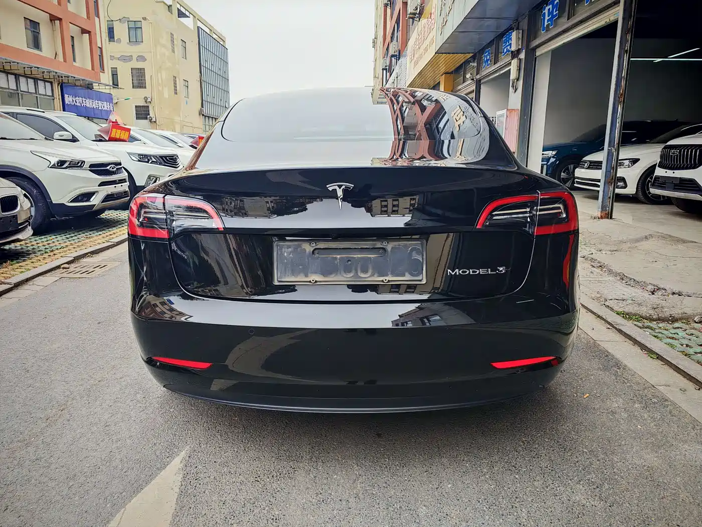 TESLA MODEL 3