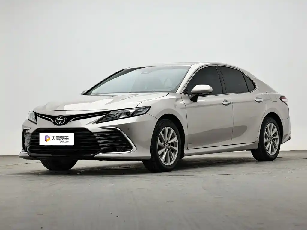 Фото 1 - Toyota Camry