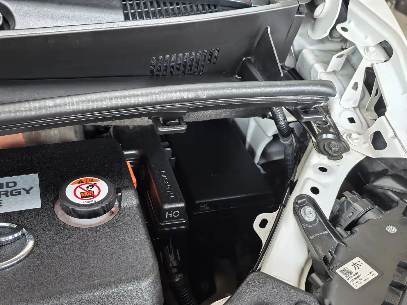 Toyota Alphard 2021 Hybrid 2.5L Luxury фото 13