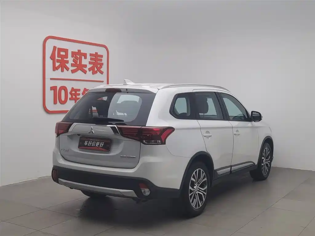 Mitsubishi Outlander 2018 2.0L 2WD Jiale Edition 7-seater фото 2