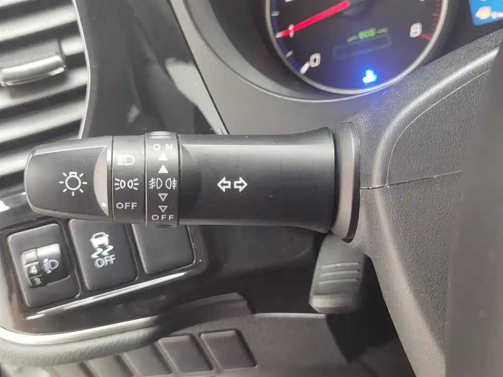 Mitsubishi Outlander 2018 2.0L 2WD Jiale Edition 7-seater фото 21