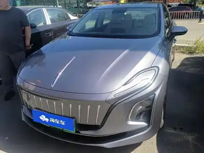 Hongqi E-QM5