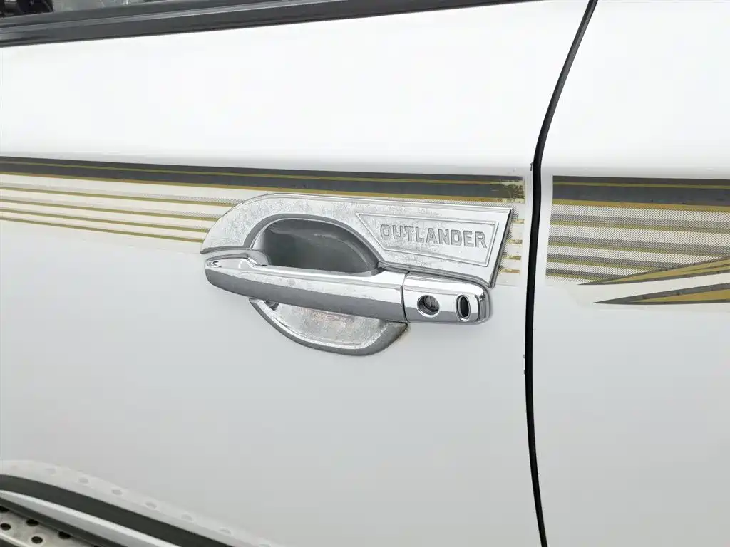 Mitsubishi Outlander 2018 2.0L 2WD Glory Edition 5-seater фото 18