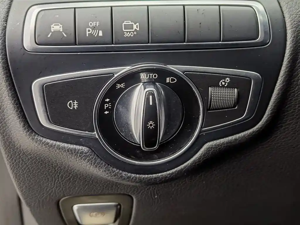Mercedes-Benz GLC 2017 GLC 260 4MATIC Luxury фото 21