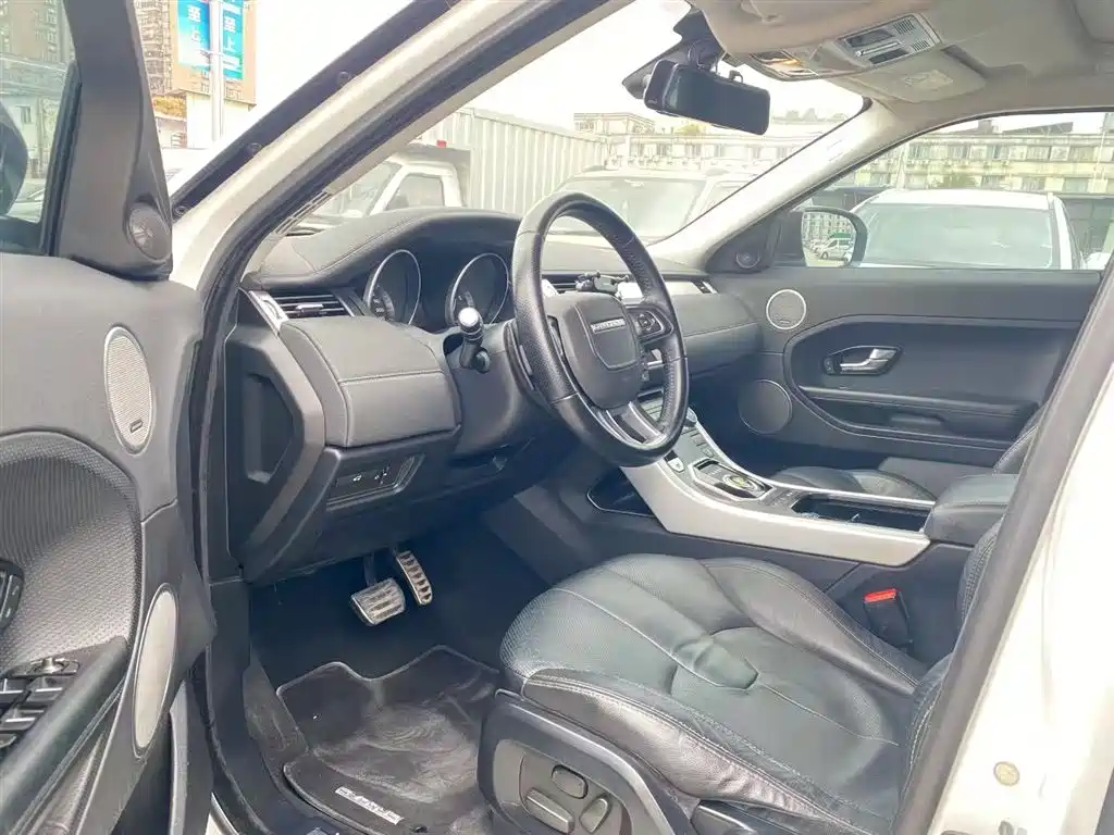 Land Rover Range Rover Evoque (Import) 2013 2.0T 5-door Dynamic Edition фото 4