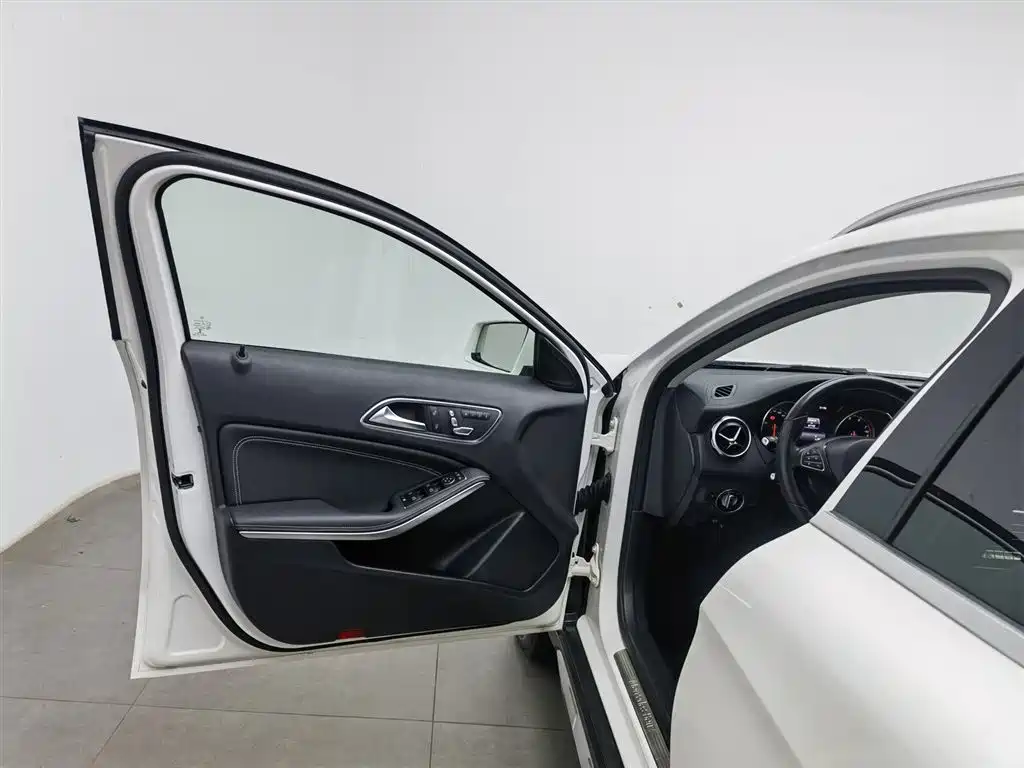 Mercedes-Benz GLA 2018 GLA 200 Fashion фото 8