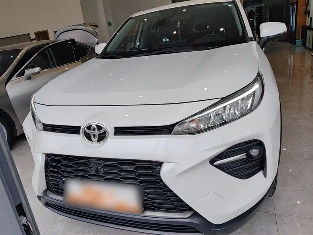 Toyota Wildlander 2023 2.0L CVT FWD LE фото 3