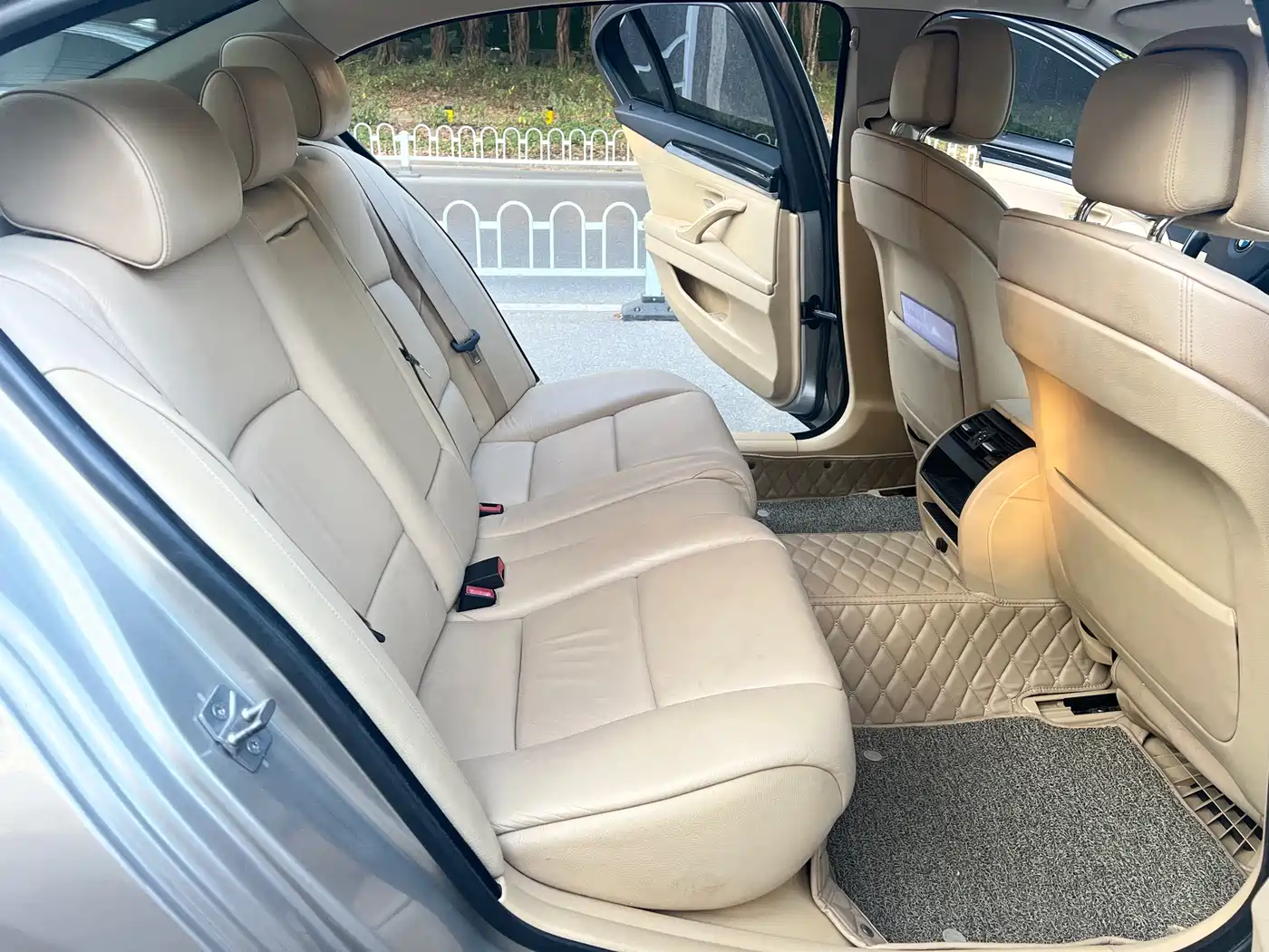 BMW 5 Series 2013 520Li Elegance фото 16
