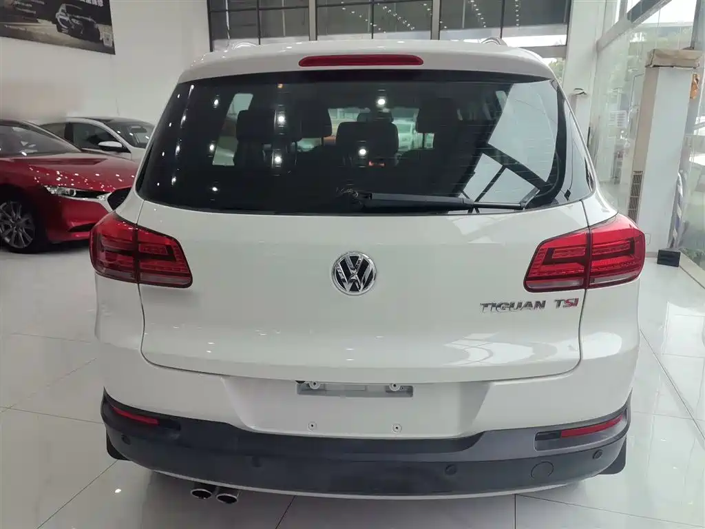 Volkswagen Tiguan 2015 1.8TSI Automatic 2WD Highline фото 6