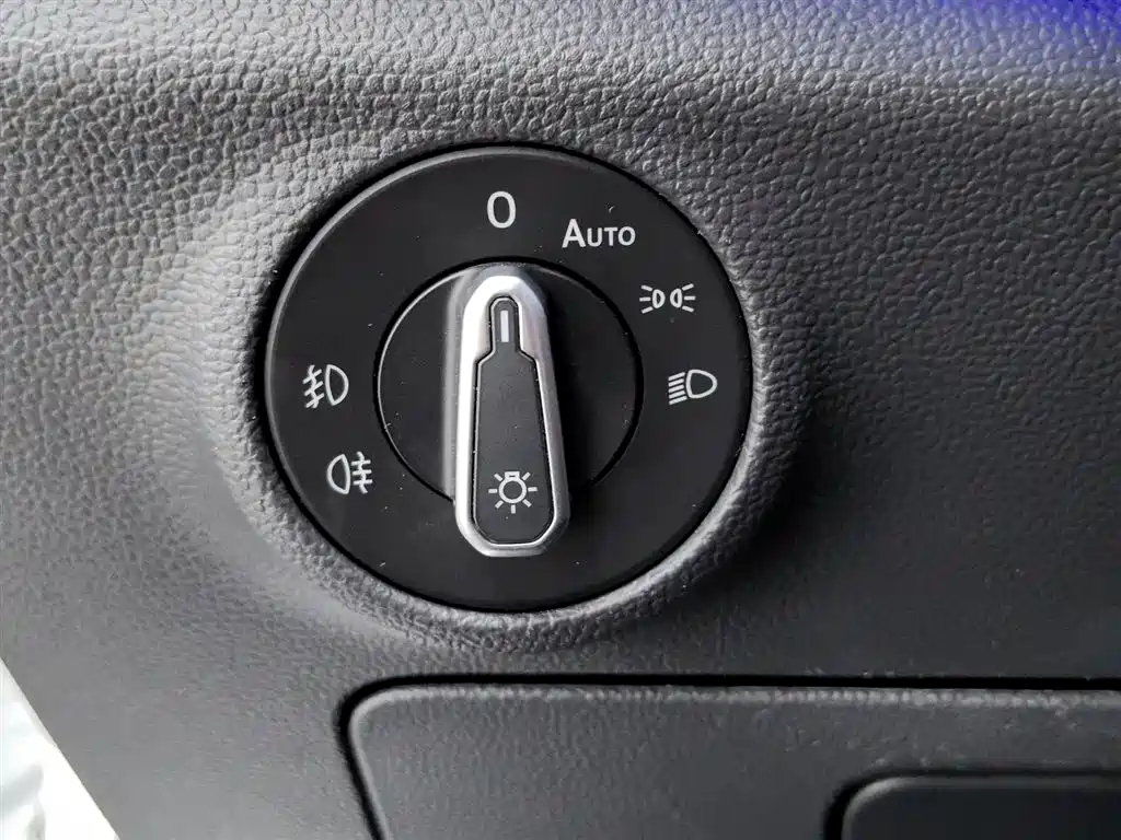 Volkswagen Sagitar 2021 280TSI DSG Luxury Smart Connect фото 21