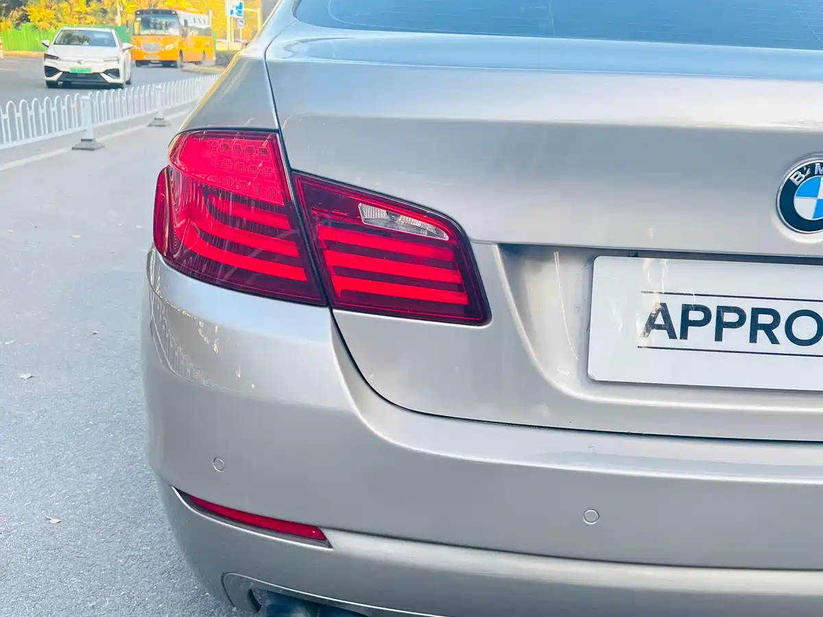 BMW 5 Series 2013 520Li Elegance фото 9