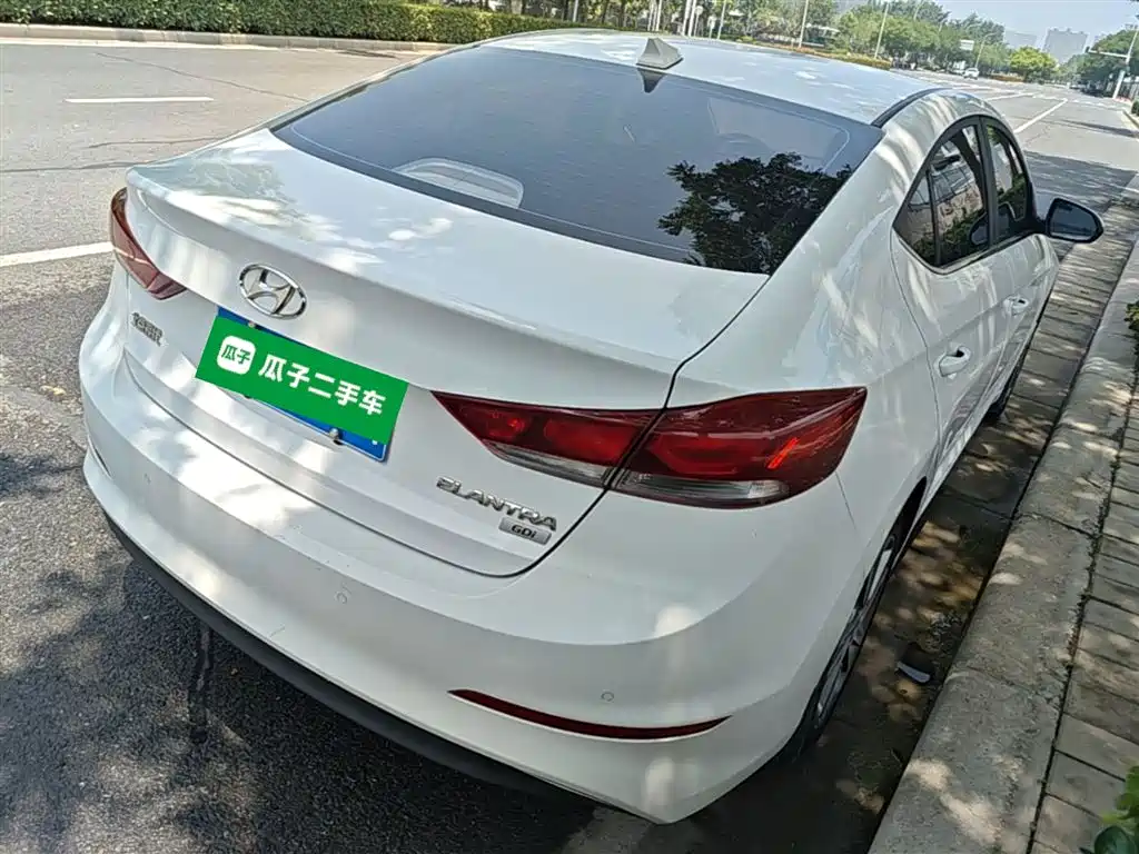 Hyundai Elantra 2016 Model 1.6L Automatic Smart Elite фото 7