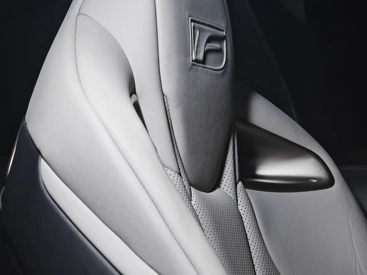 Lexus RC F 2015 F 5.0L Peak Edition фото 19