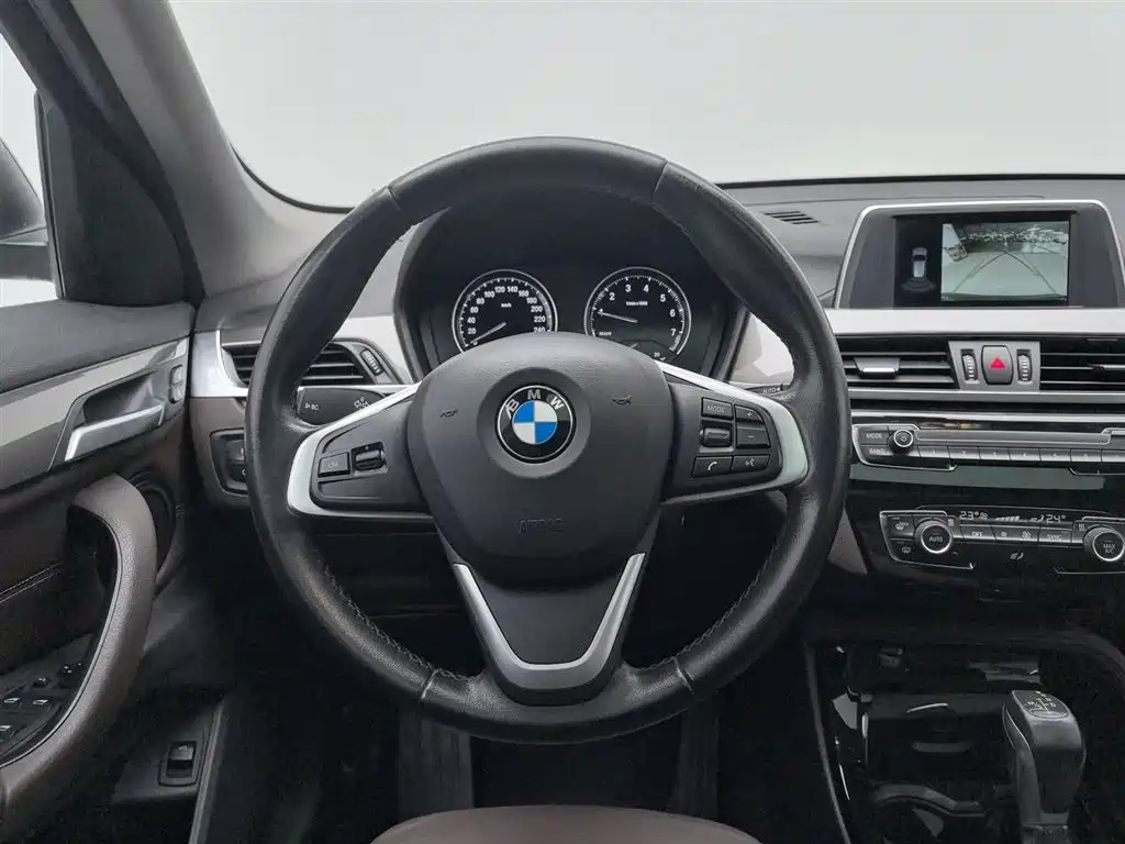 BMW X1 2018 sDrive18Li Premium Model фото 11