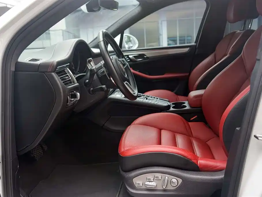 Porsche Macan 2020 Macan Turbo 2.9T фото 15