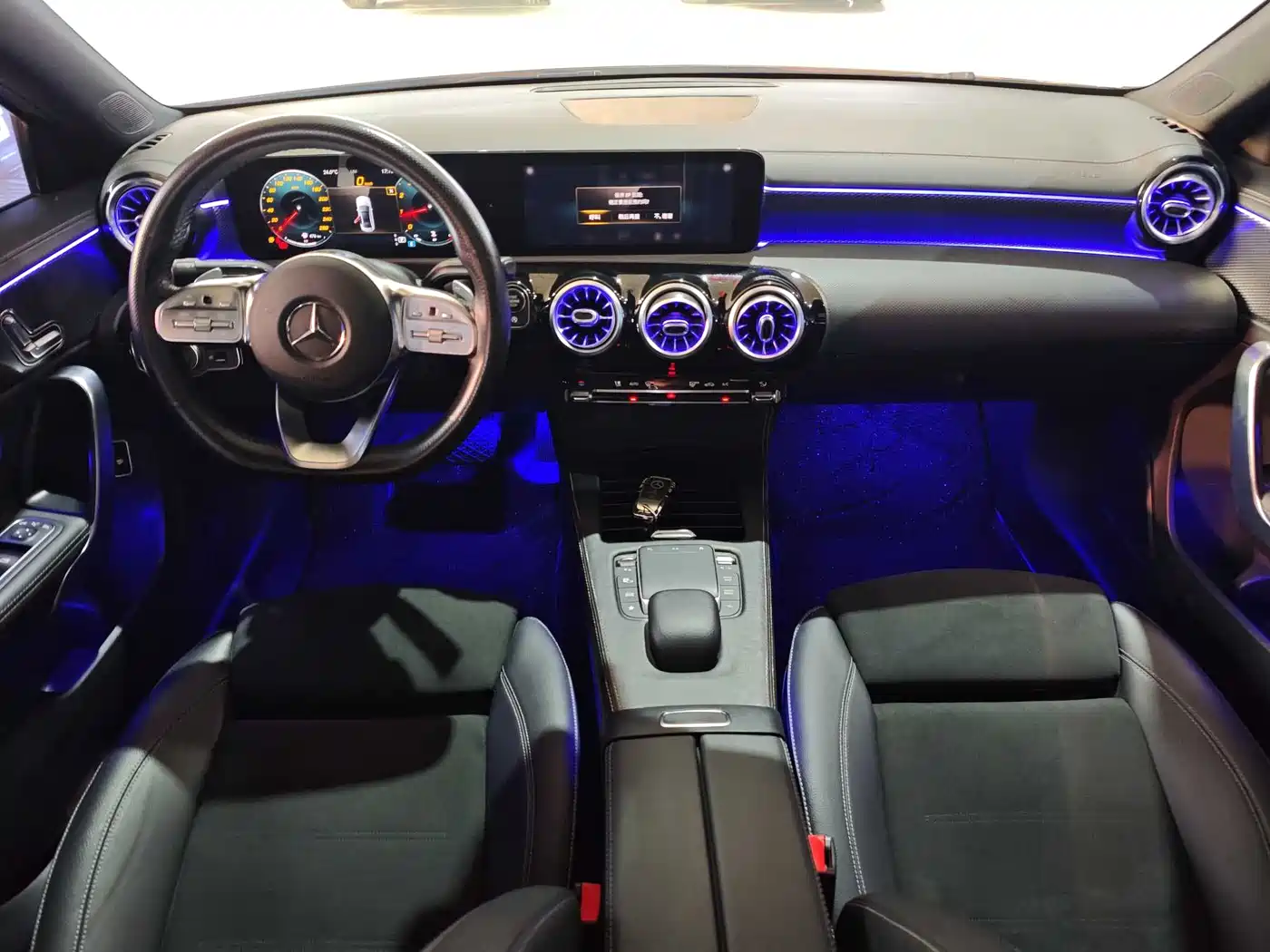 Mercedes-Benz A-Class 2021 A 200 L Sport Sedan Fashion Edition фото 12