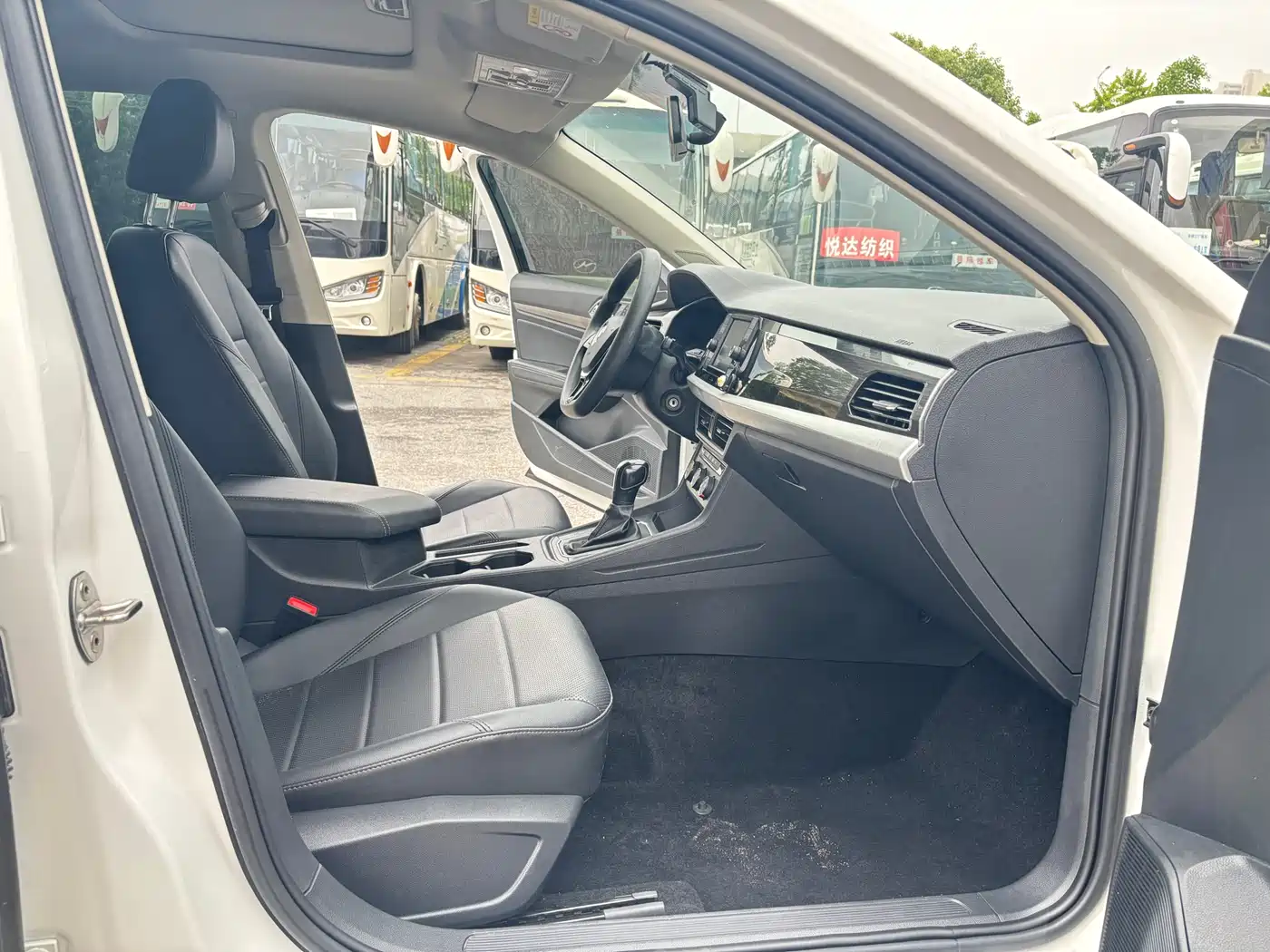 Volkswagen Lavida 2019 1.5L Automatic Comfort Edition China VI фото 8